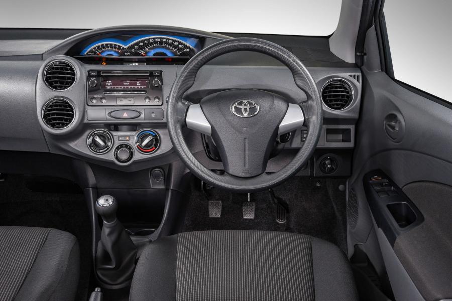 Торпедо Toyota Etios Hatchback 2016 года  (ZA) (фото 14 из 14)